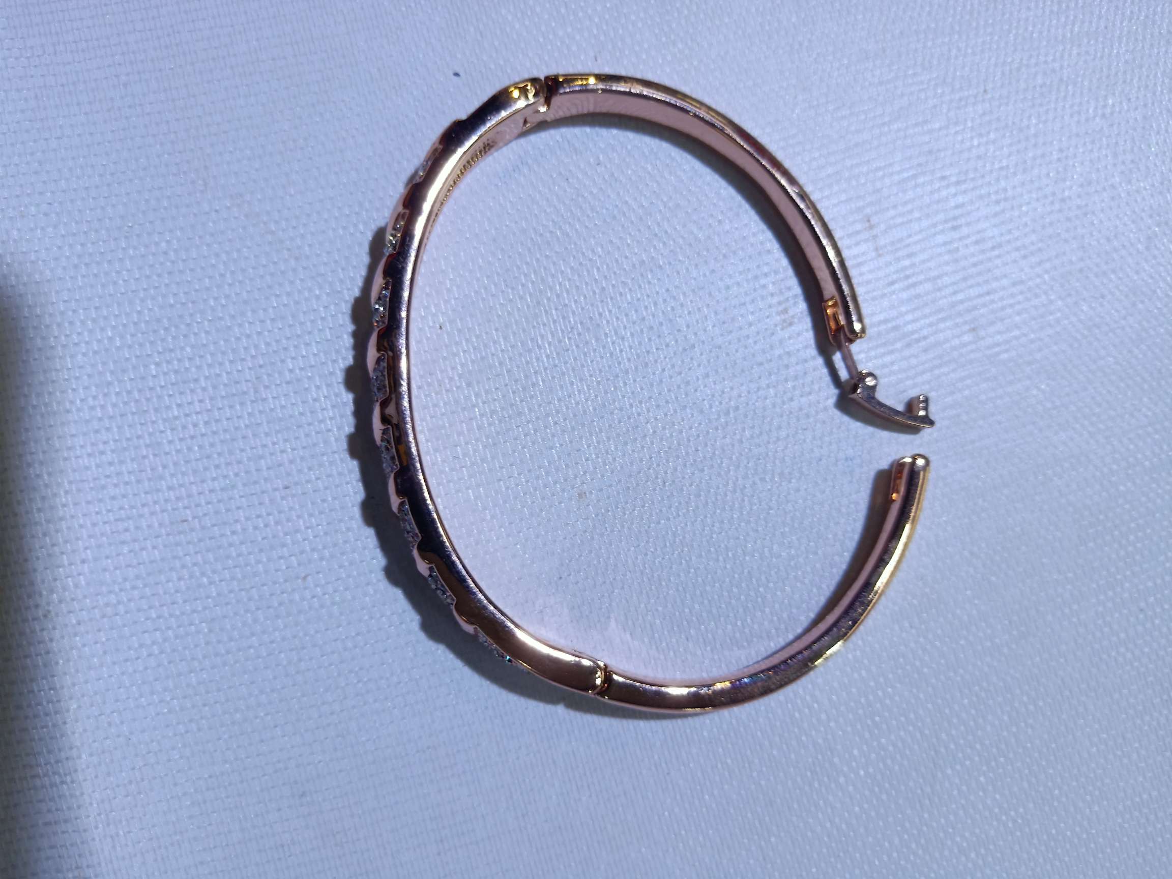 玫瑰金占镶嵌活扣手镯细节图