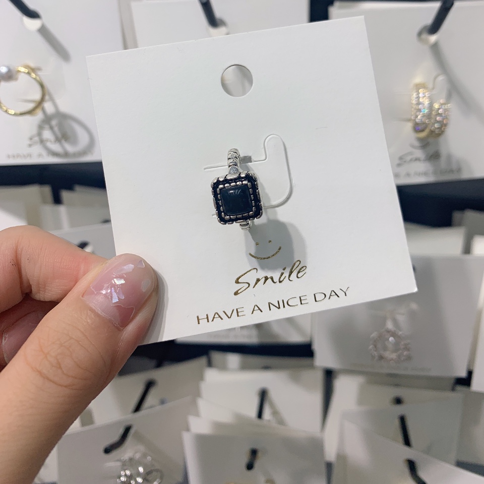 Free shipping: A super popular black retro oil-dripping ring on Instagram. The opening is adjustable and the ring is unique and new
