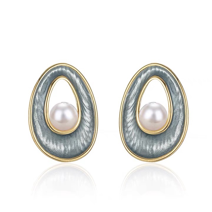 Simple drip pearl set