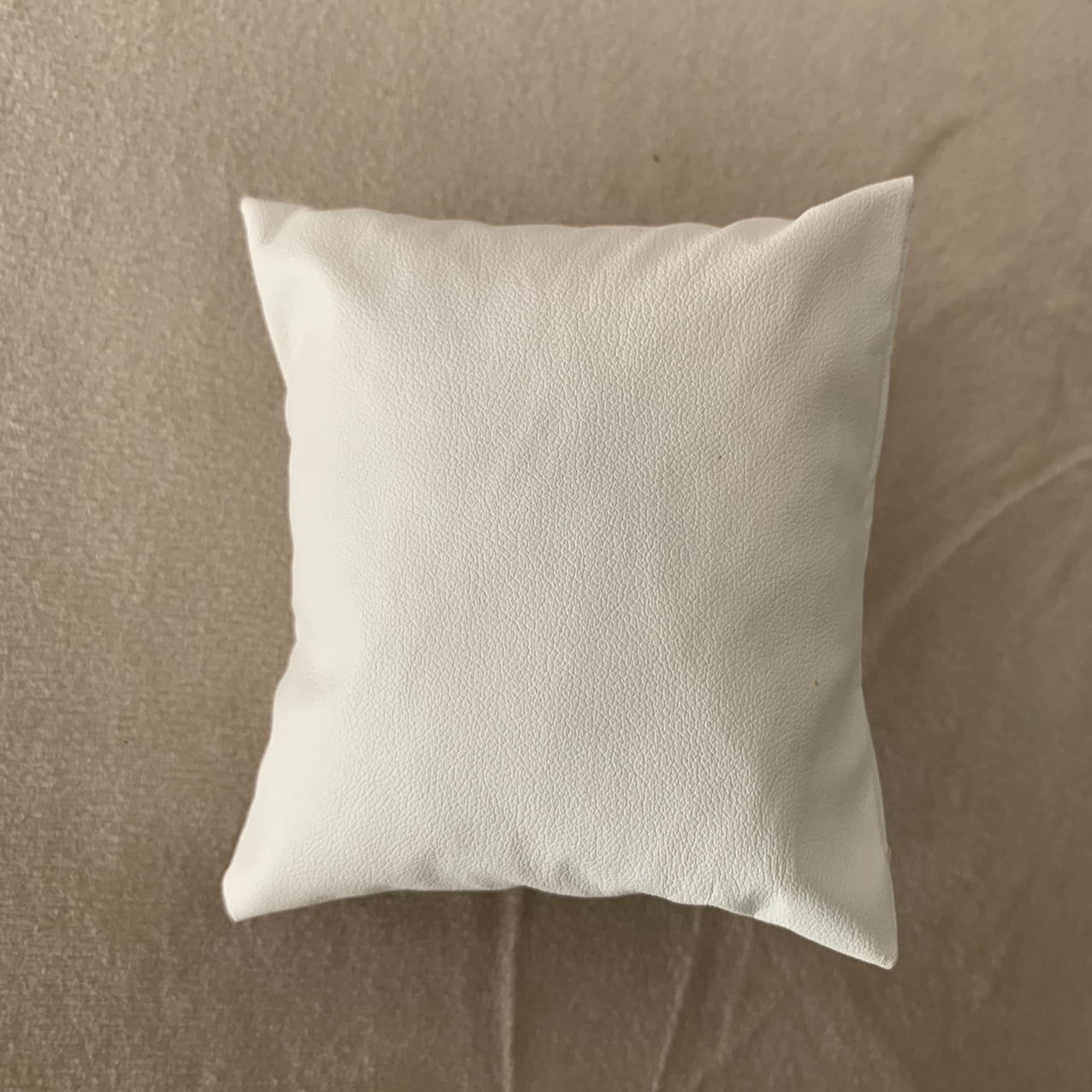 PU皮定制款小枕头，颜色自选可来样定做，尺寸也可以定做，一袋2000PCS，20000个起订（不常规颜色另算）