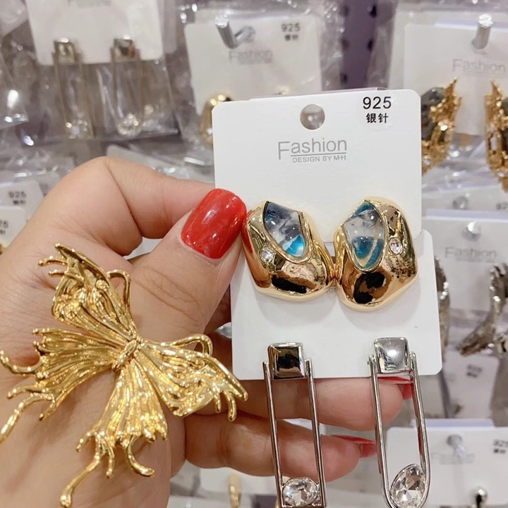Dongdaemun, South Korea's fashionable, simple and compact stud earrings 2021 new summer short and simple earrings for women 17