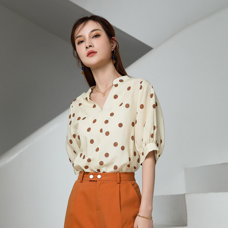 Jimmy Seo polka dot printed chiffon shirt for women, mid-sleeved Korean style, casual and versatile, polka dot printed stand-up collar Application Scenario