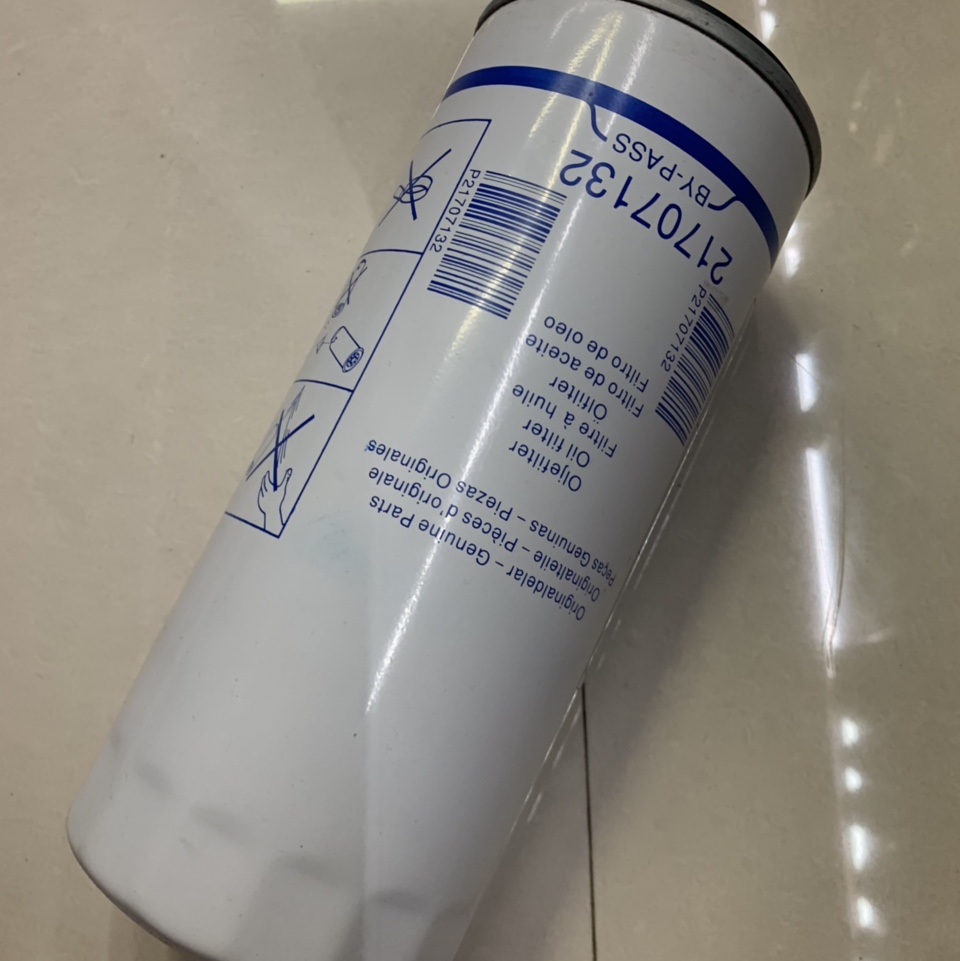 Oil filter 21707132 is suitable for Volvo trucks