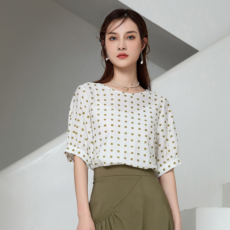 Jimmy Seio's 2021 summer new polka dot T-shirt is a high-end, fashionable, casual white-collar round-neck commuter top with short sleeves Item Picture