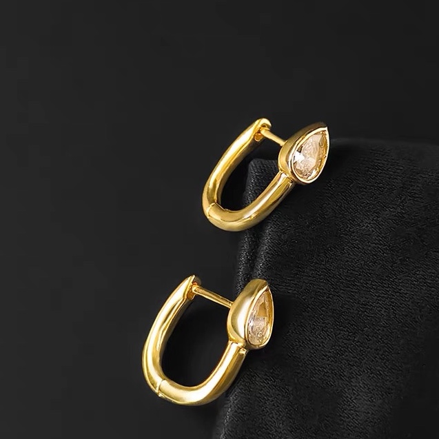 Teardrop ear buckles
