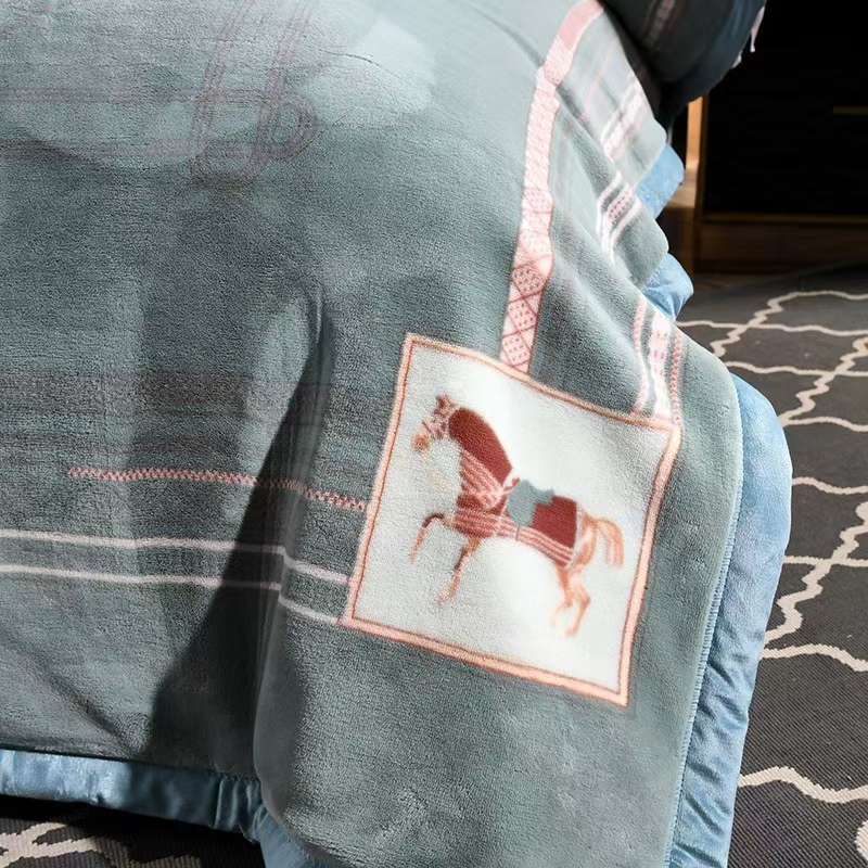 2021 new high-end export trade European and American noble blanket, double-layer Raschel Gai blanket, thickened winter gift blanket for two people Item Picture