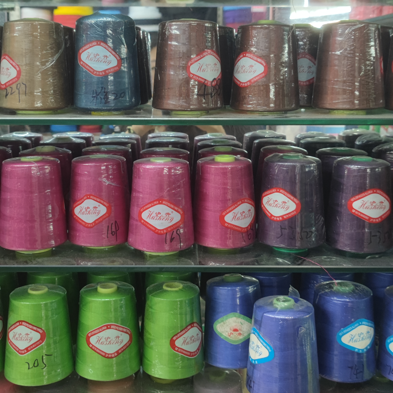 203高速缝纫线，涤纶线，平车线，宝塔线，厂家直销来样定做，黑色，白色，红色，黄色，蓝色，绿色