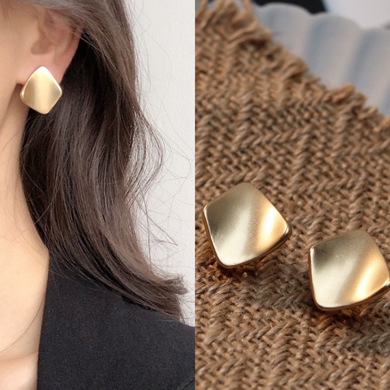 925 Silver needle geometric matte stud earrings, a must-have for women on Instagram with a trendy style, elegant stud earrings and high-end ear clips