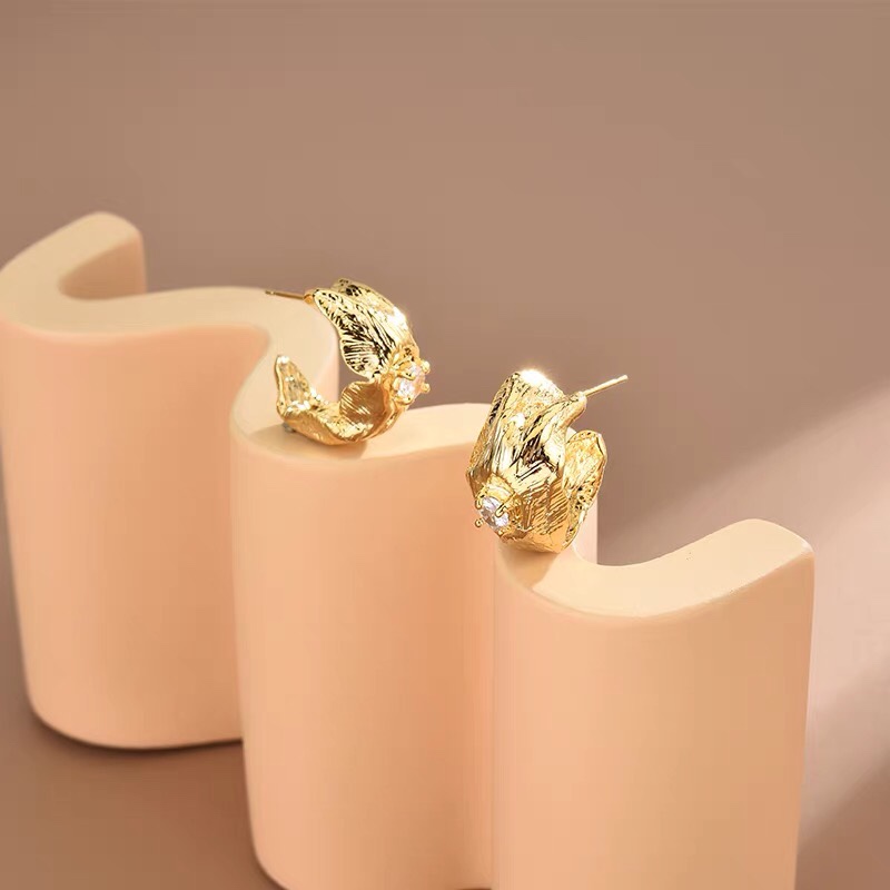 Simple fashion woman temperament elegant elegant noble cold beautiful earrings