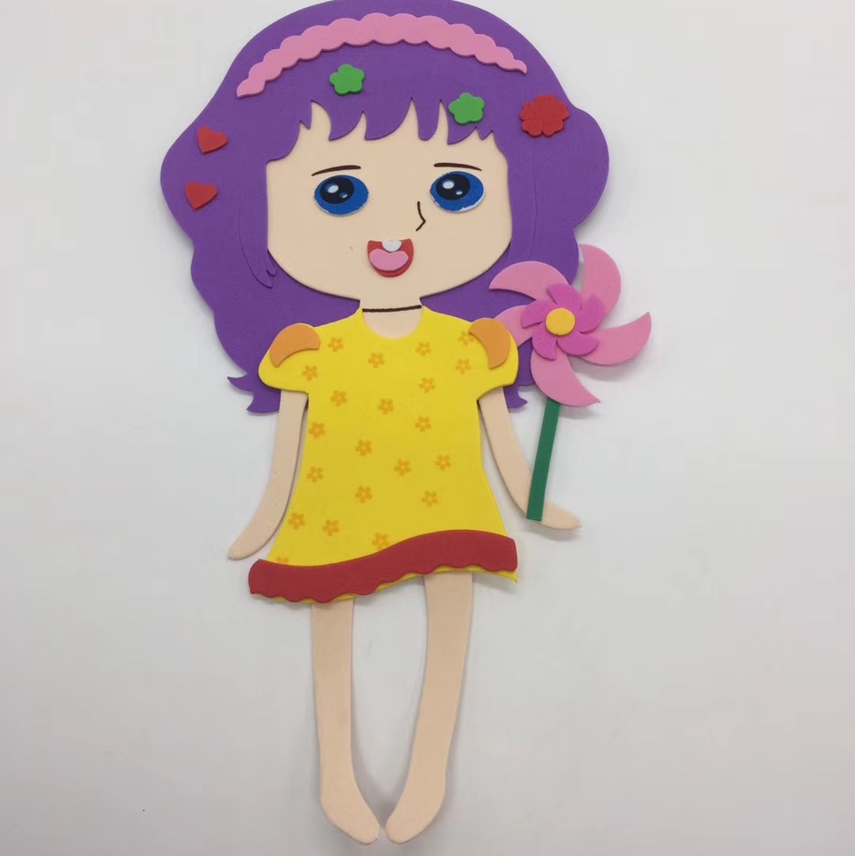 A blackboard newspaper with children's dolls pasted on the character wall