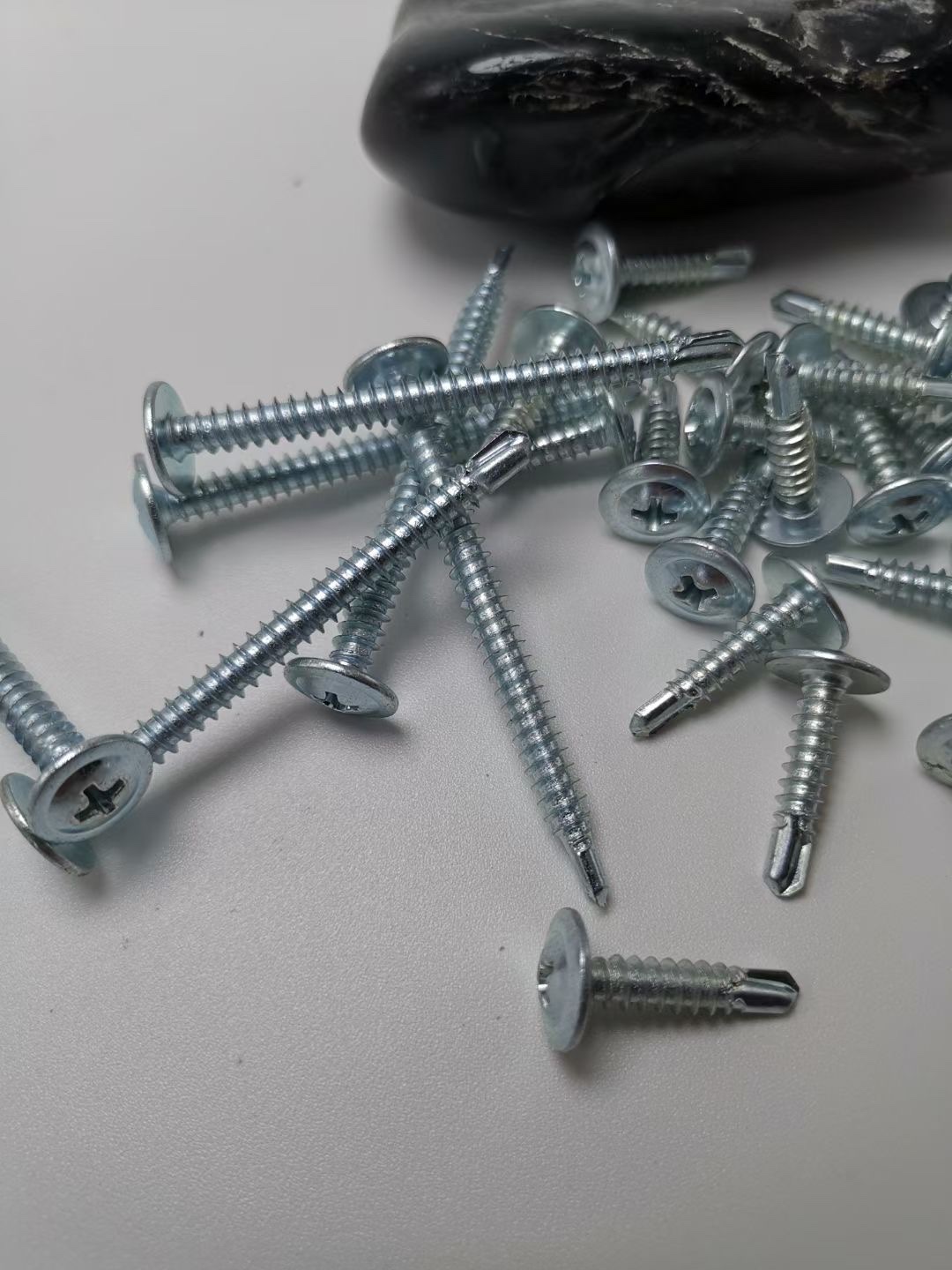 Yiwu Good Goods Huasi Drill Tail Screws 2 pic 1