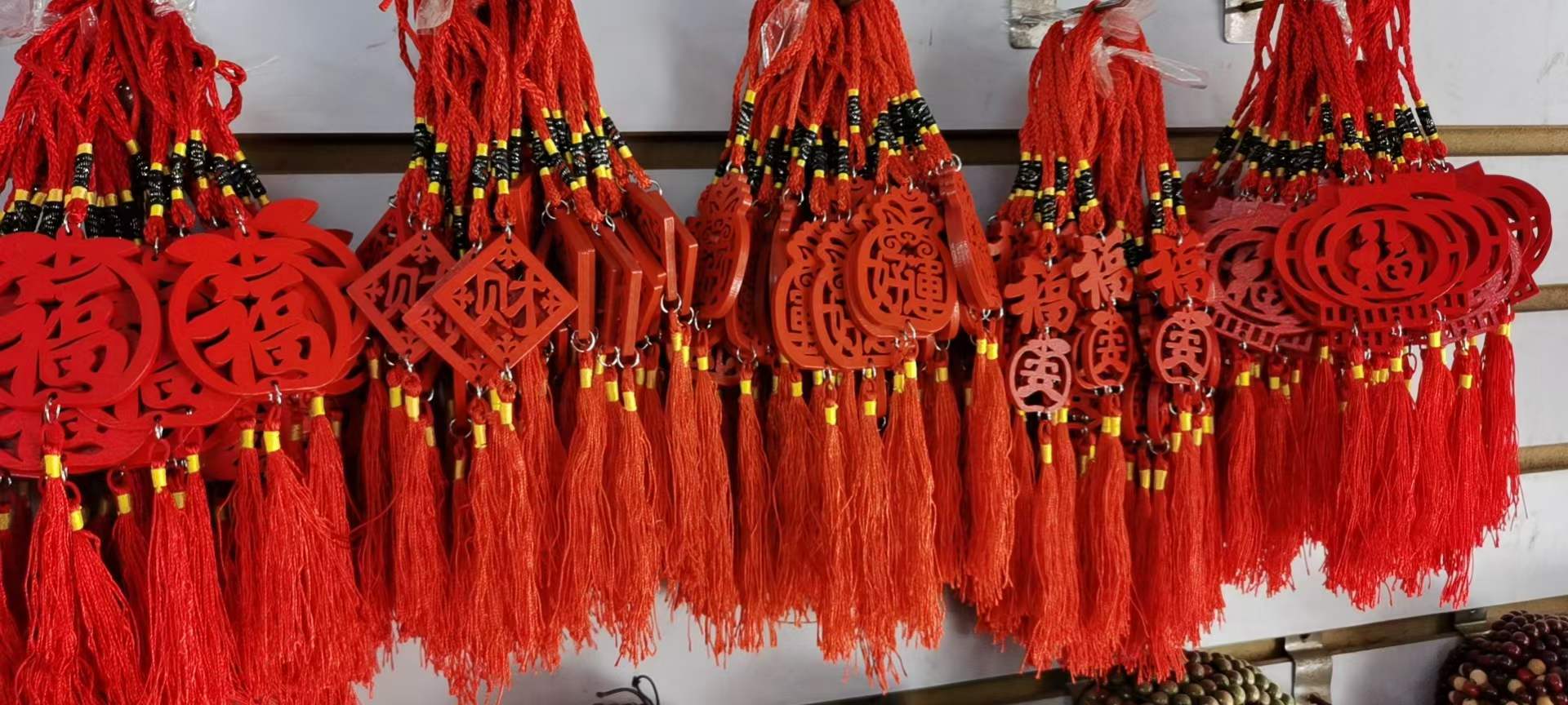 2021 new style factory direct sales wholesale of raw materials for Chinese knot gifts, wooden pendants Specification image