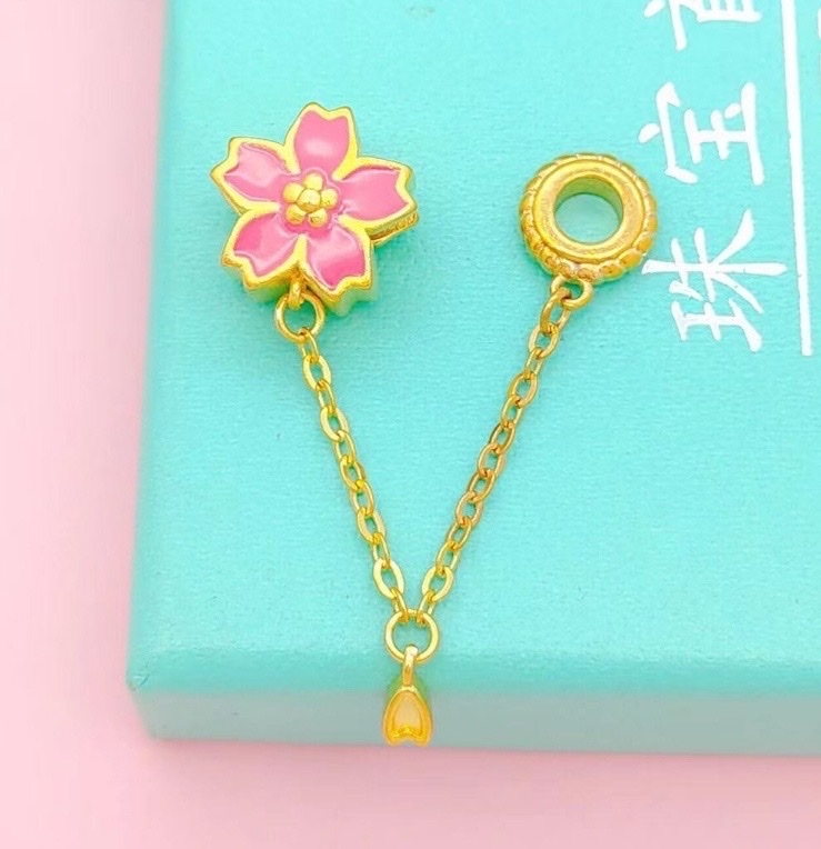 Dripping flowers across the accessory, perfect with the bracelet Item Picture