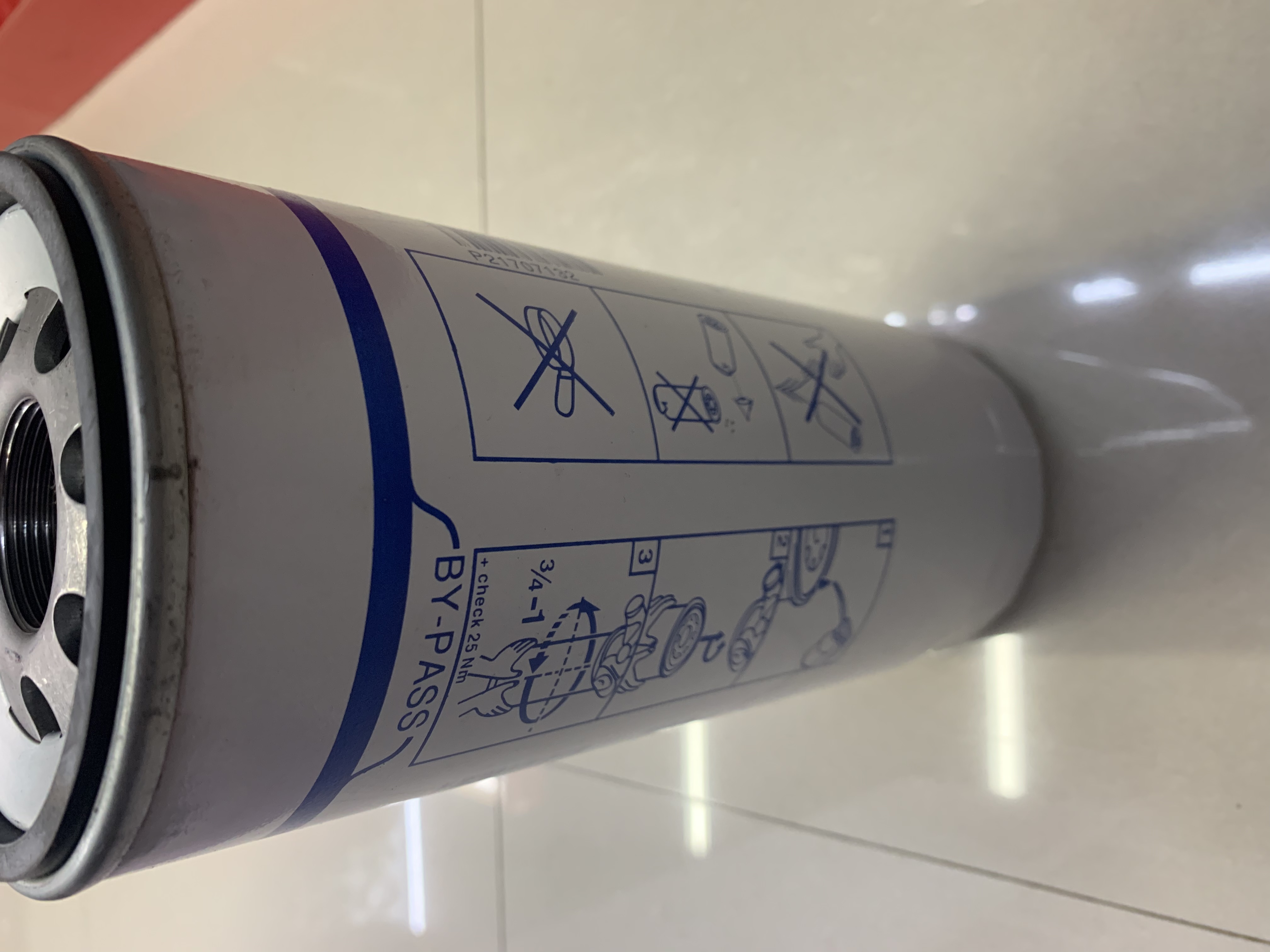 Oil filter 21707132 is suitable for Volvo trucks Application Scenario
