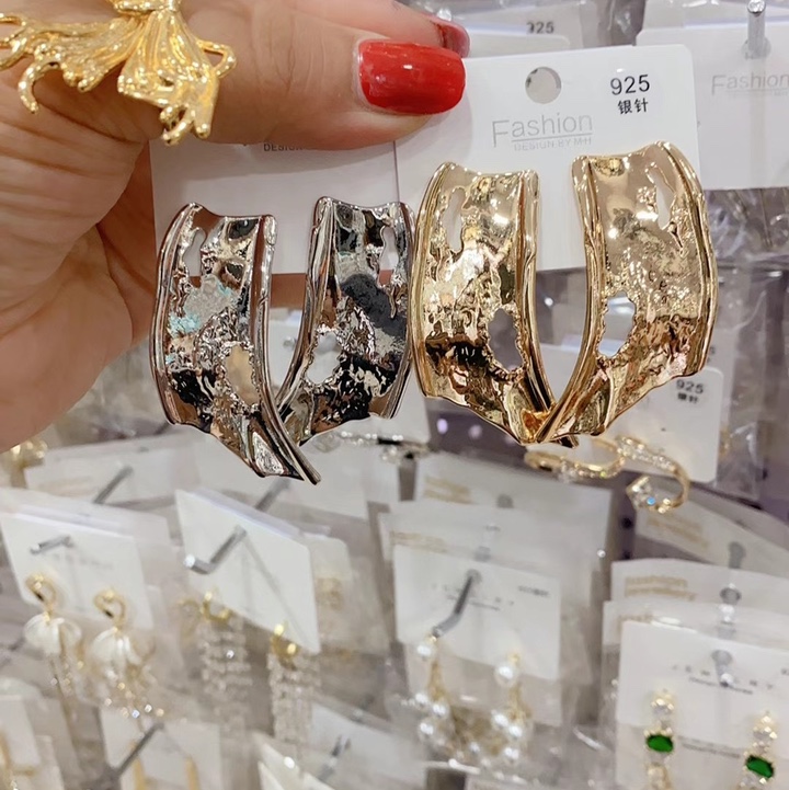 Dongdaemun, South Korea's fashionable, simple and compact stud earrings 2021 new summer short and simple earrings for women 18