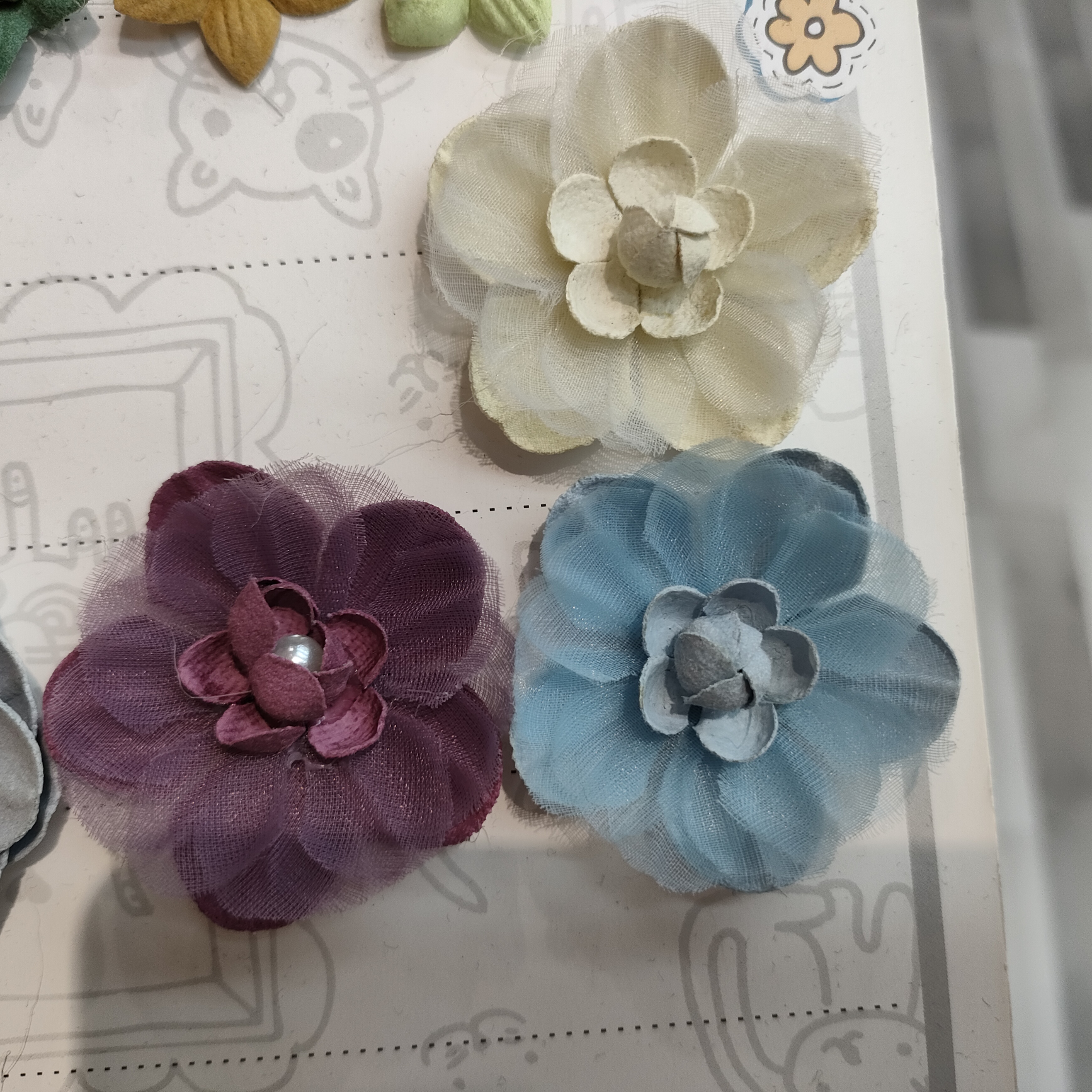 Set yarn flower