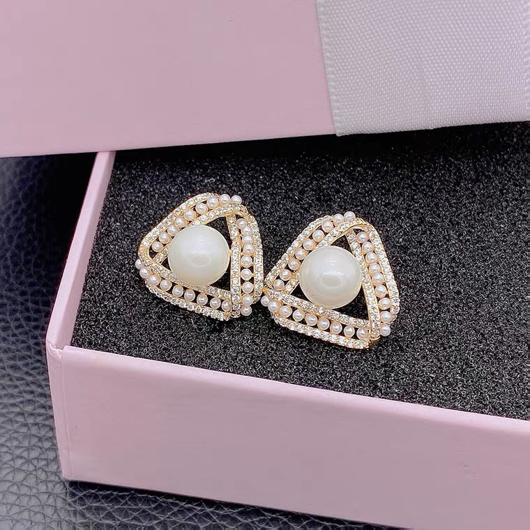Classic rice bead zircon stud earrings