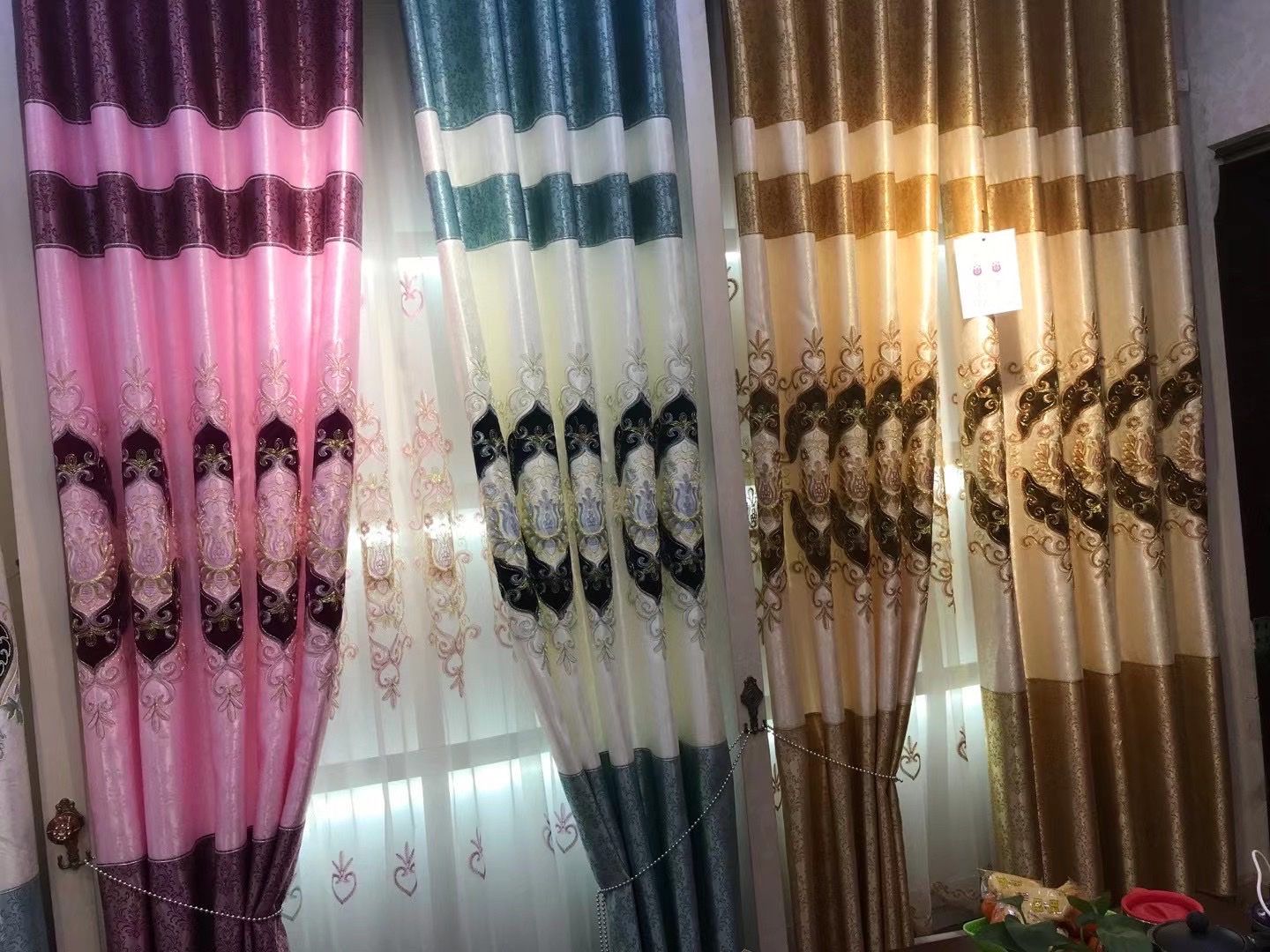 There are many colors and styles of new curtains for foreign trade. Welcome to purchase Application Scenario