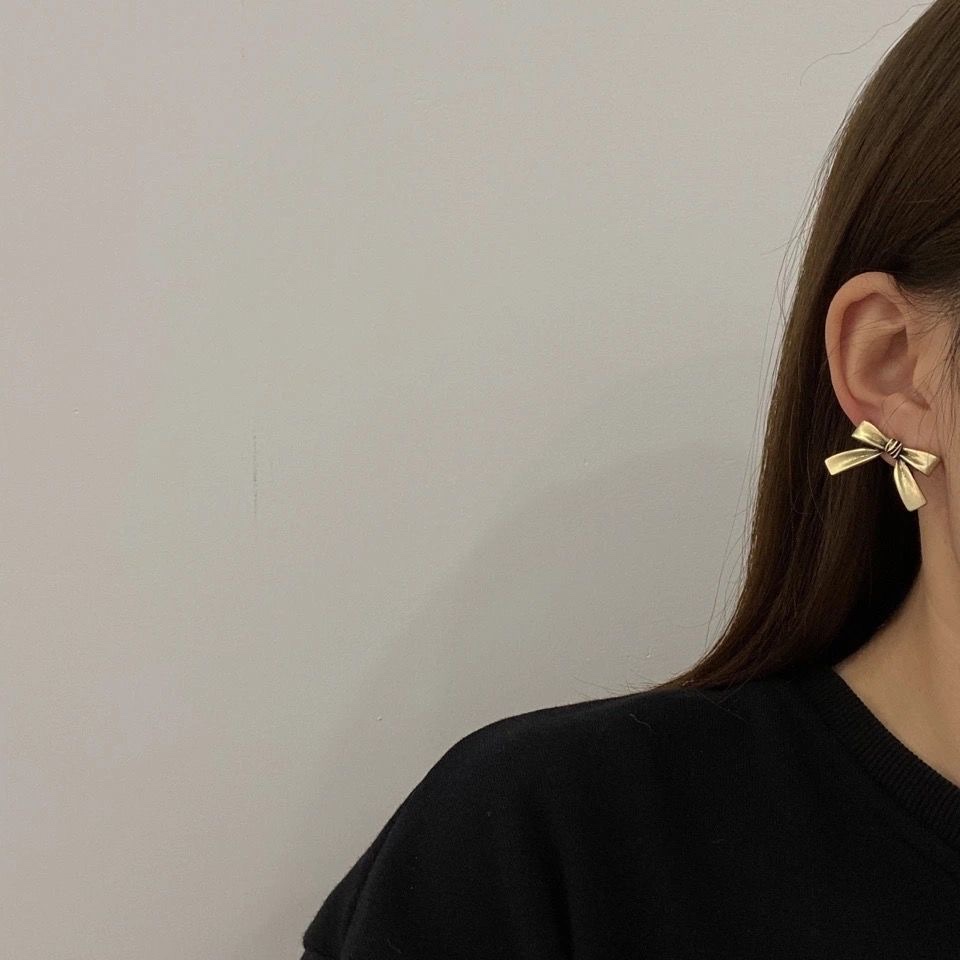 Retro bow earrings, women's silver needles, elegant forest style, girlish heart, student style, new stud earrings, unique personality Application Scenario