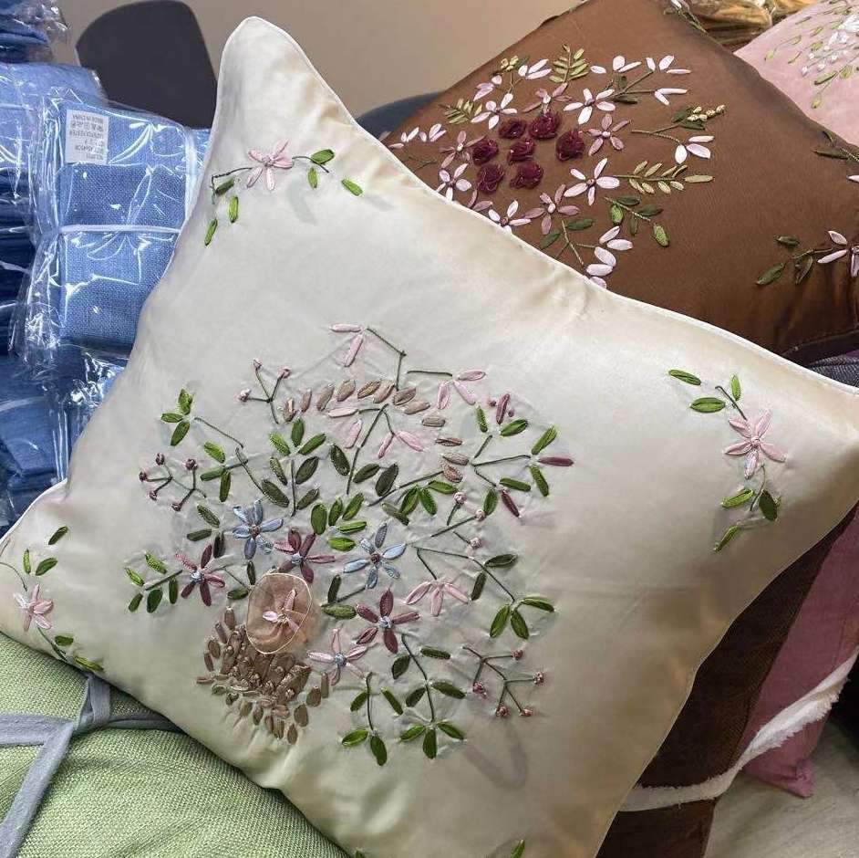 变色龙丝带绣抱枕尺寸40×40cm细节图