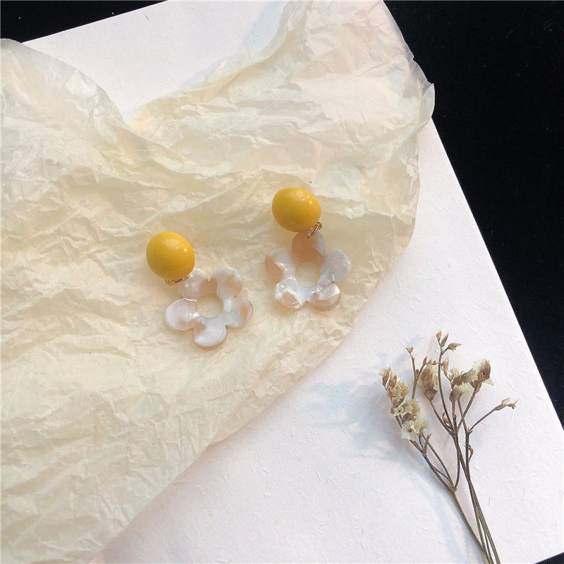 Korean ins flower earrings 2021 New style, acrylic, elegant, sweet and trendy girl stud earrings Application Scenario