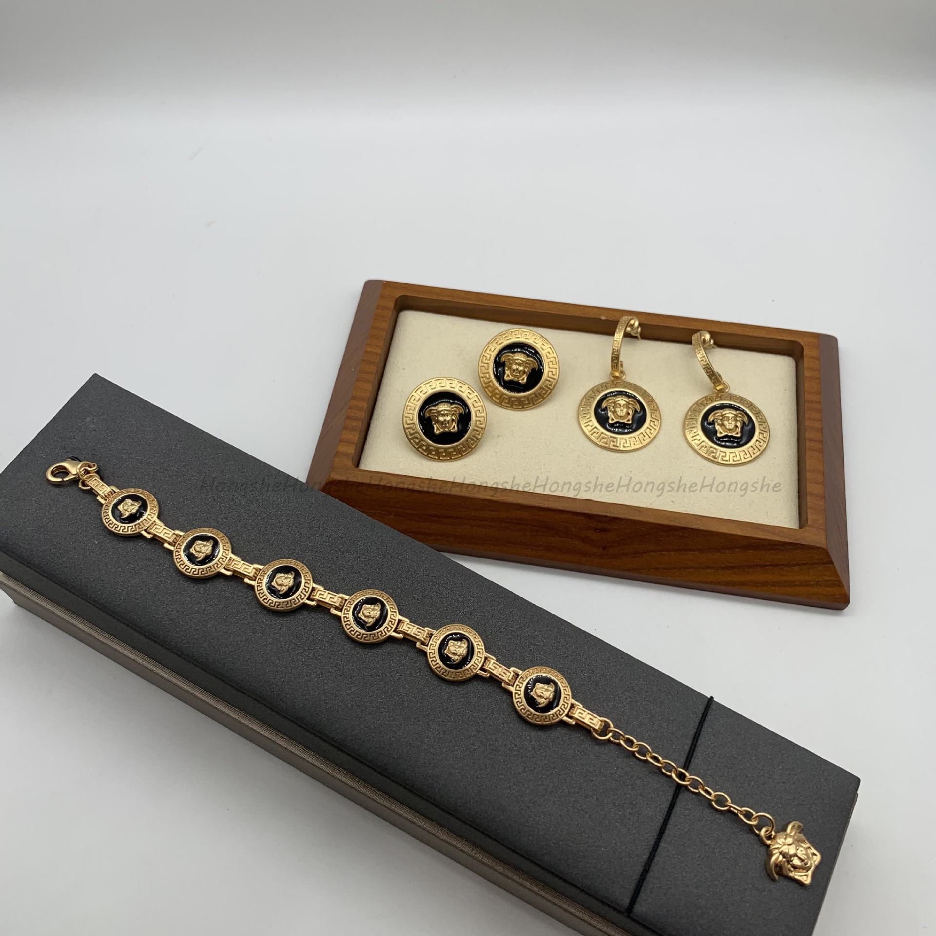 Fan home gold-plated black inlaid personality bracelet earrings Medusa beauty head circle retro catwalk suit thumbnail