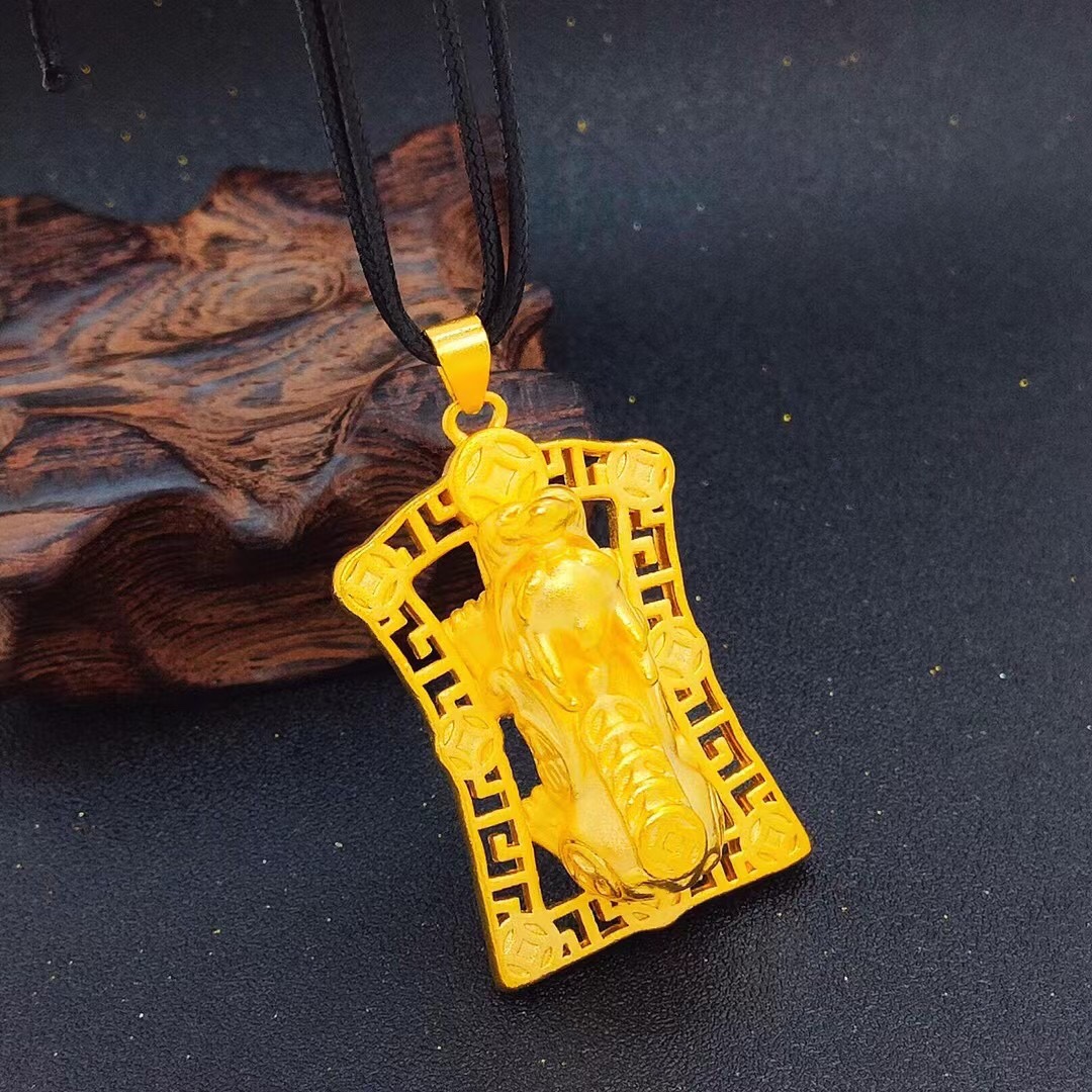 Hollow Pixiu men's pendant, brass material, vacuum plating, long does not change color