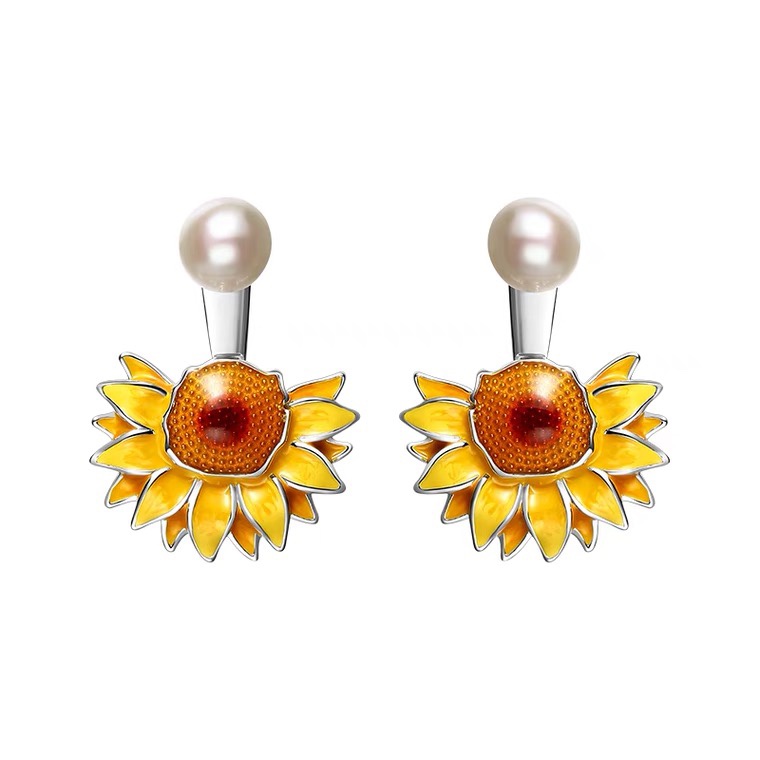 Stylish sunflower pearl earrings