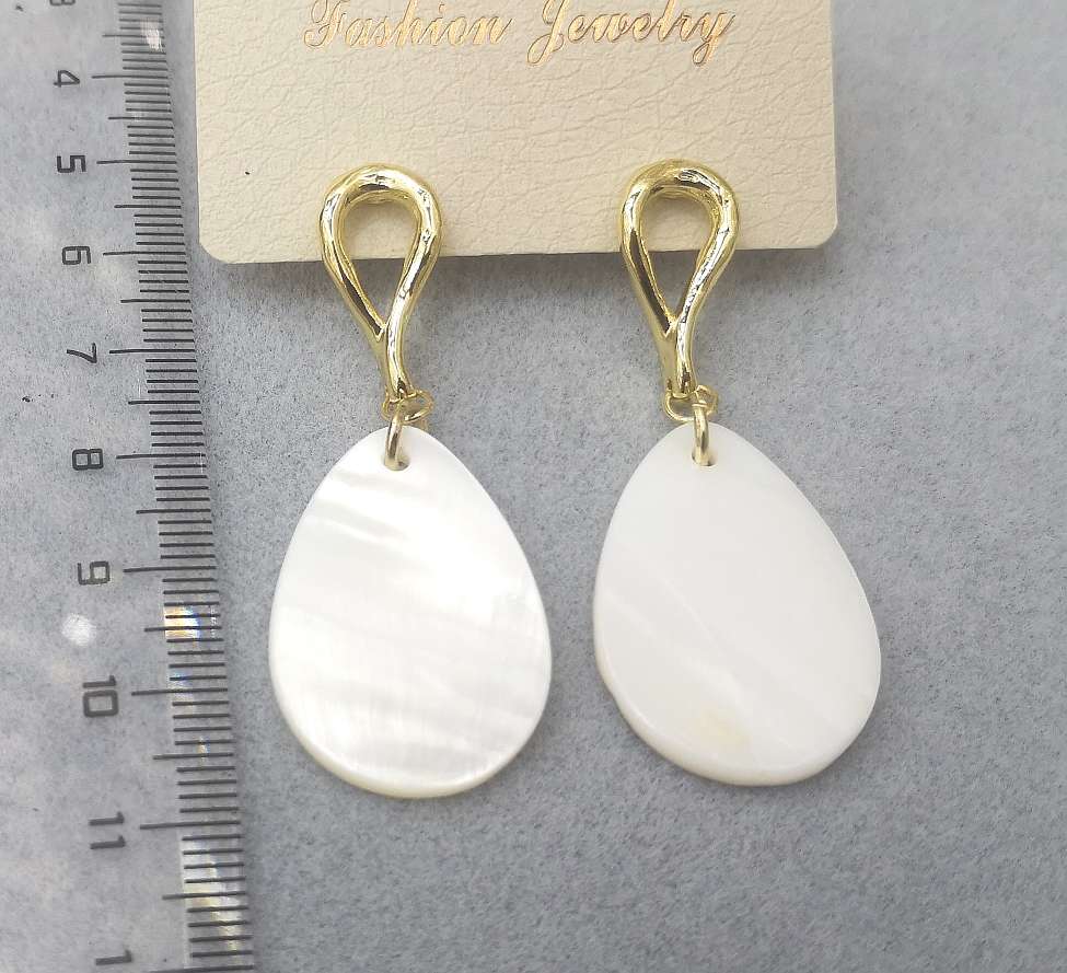 Europe And The United States Popular Shell Simple Atmosphere Metal Earrings Specification drawing