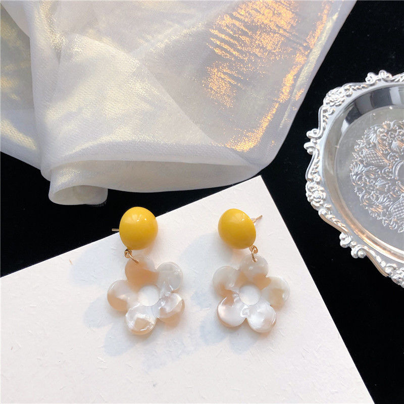 Korean ins flower earrings 2021 New style, acrylic, elegant, sweet and trendy girl stud earrings Specification image
