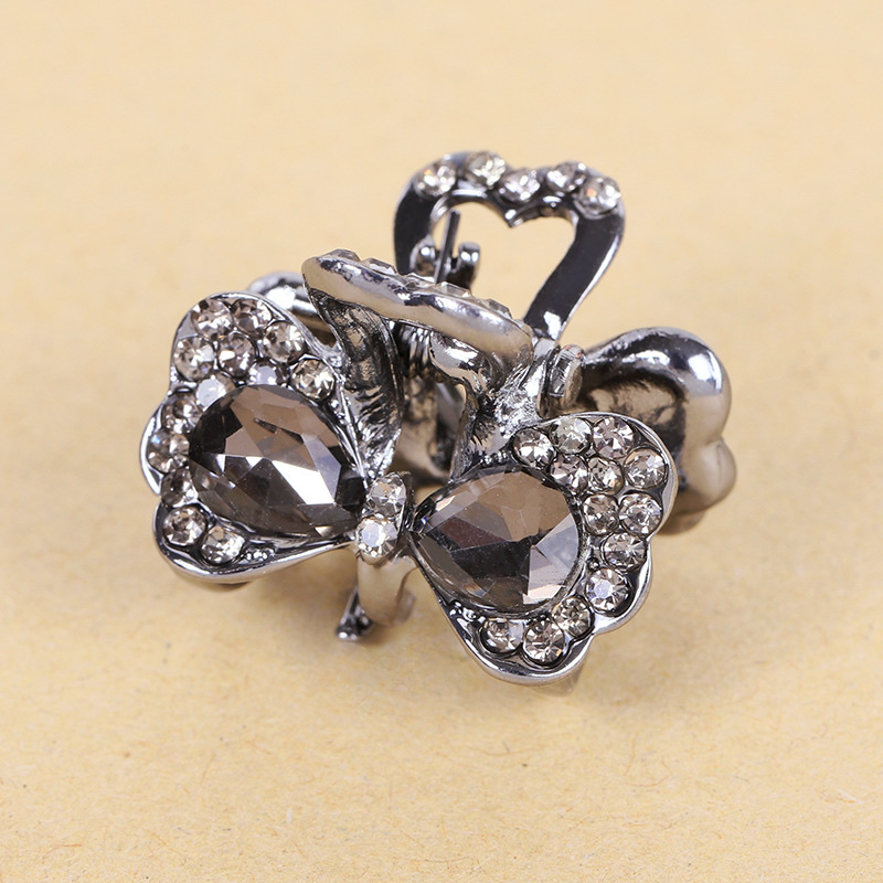 Retro water diamond small clip, bangs clip, Korean style Instagram versatile mini clip, top clip, children's headwear and hair accessory details Picture