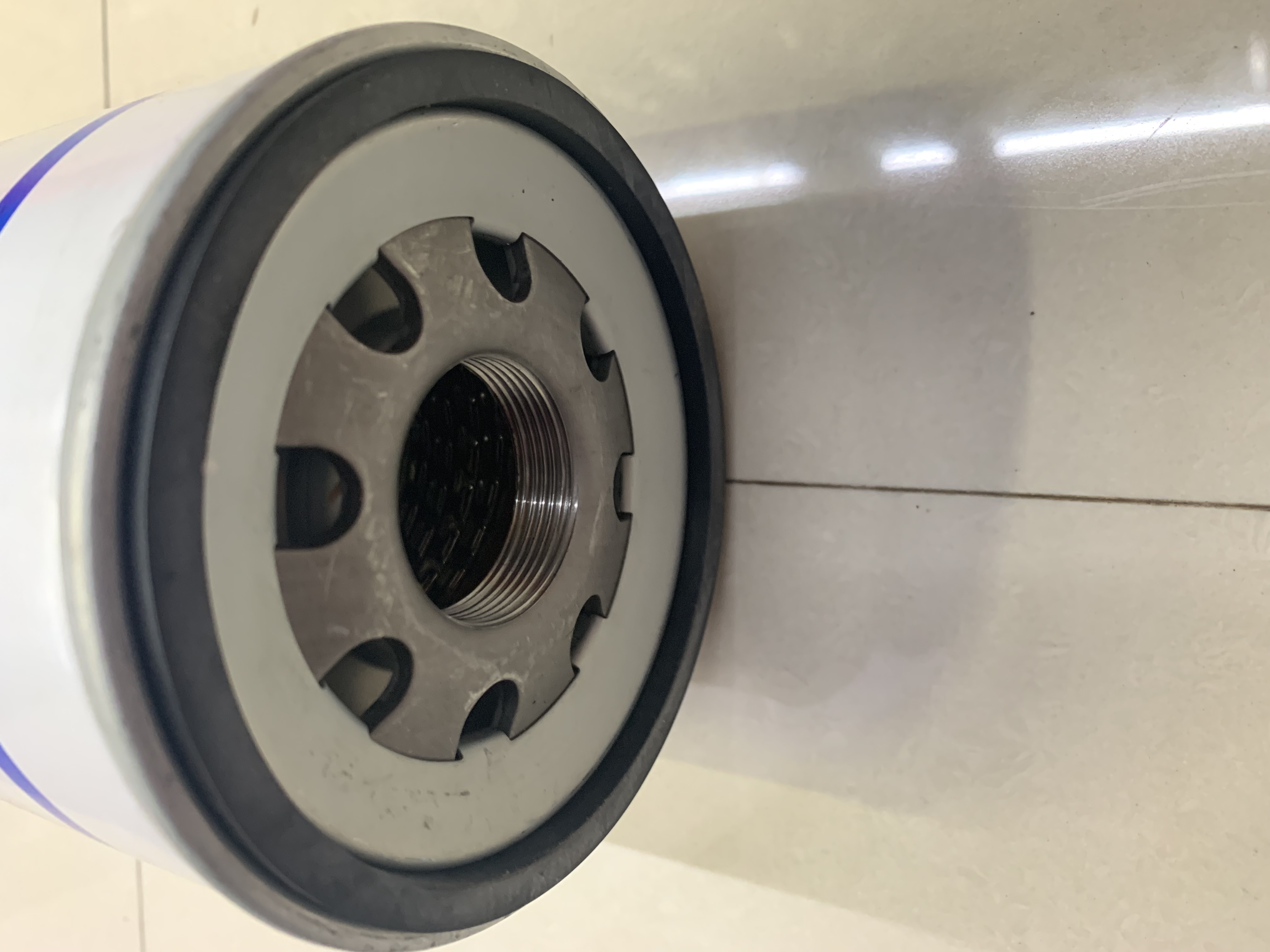 Oil filter 21707132 is suitable for Volvo trucks Specification image