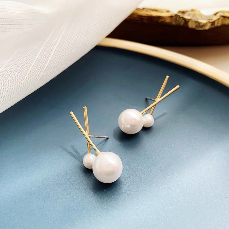 Korean version grand pearl women's earrings, personalized double-layer cross-sensing Jeta steel trim details Picture