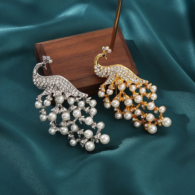 Premium Drop oil Classic Pearl Peacock Brooch Women's alloy diamond set with corsage pin buckle dress accessories