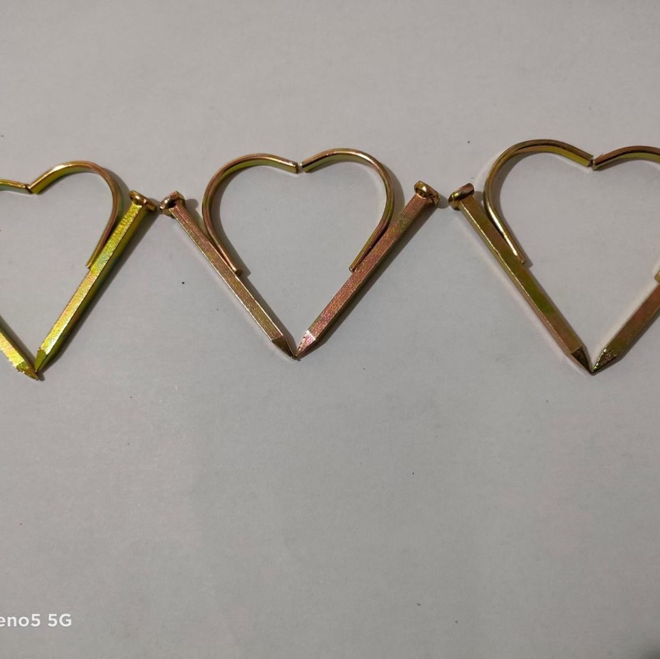 Yiwu quality goods, water pipe hook nails with color zinc plating 32