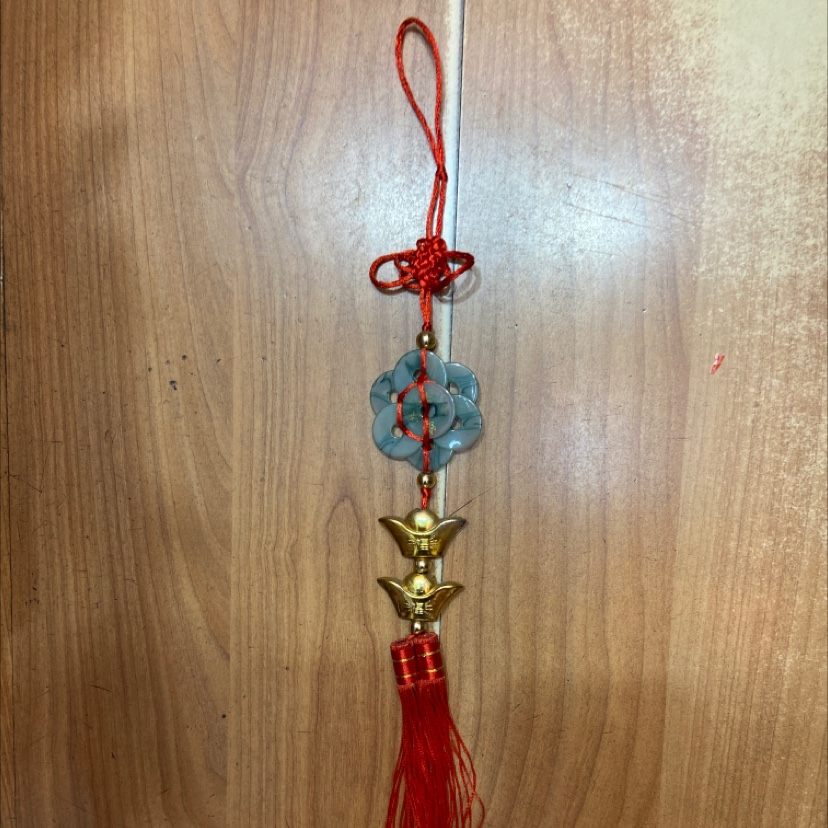 A red knot hanging trumpet plum blossom jade hanging two jewels