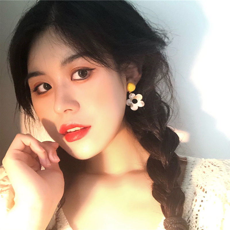 Korean ins flower earrings 2021 New style, acrylic, elegant, sweet and trendy girl stud earrings details Picture