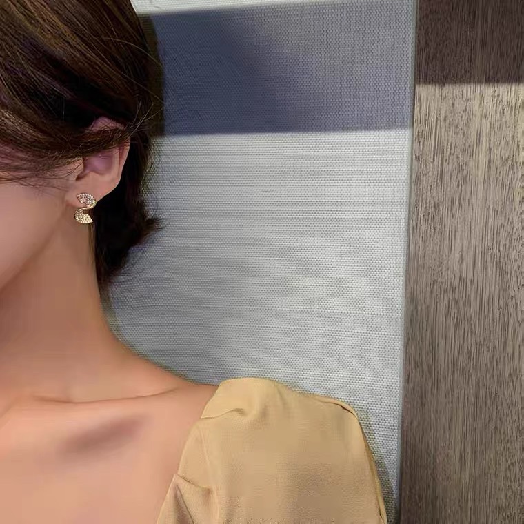 Exquisite zirconium-inlaid white versatile ear studs