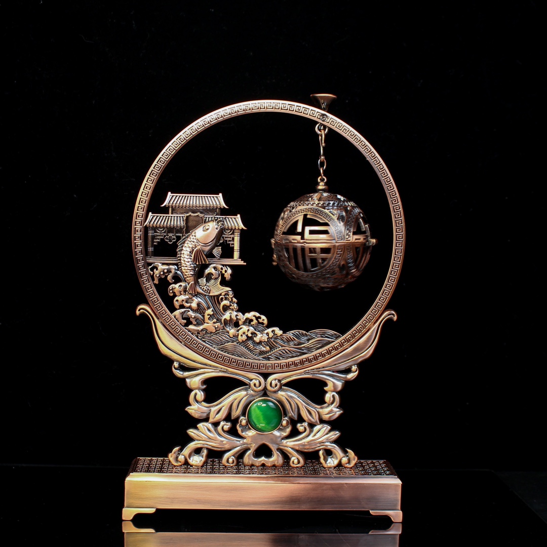 ——【鱼跃龙门吊熏炉】单独
材质：合金规格：炉宽7cm 架长18.5*高27.5cm说明：配防火棉