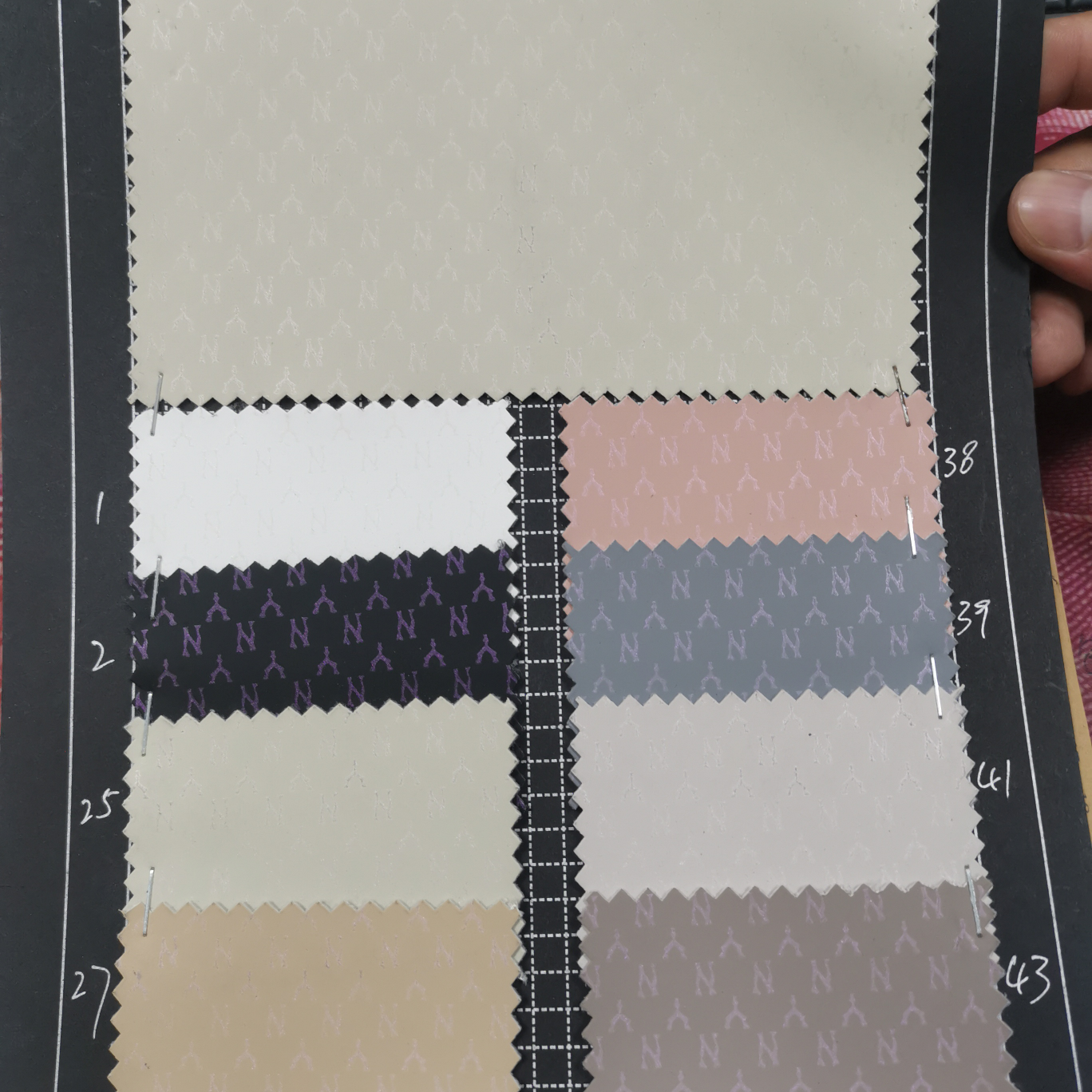 ny factory direct sales of new leather a large number of spot high school low-grade luggage sofa shoe material fabric