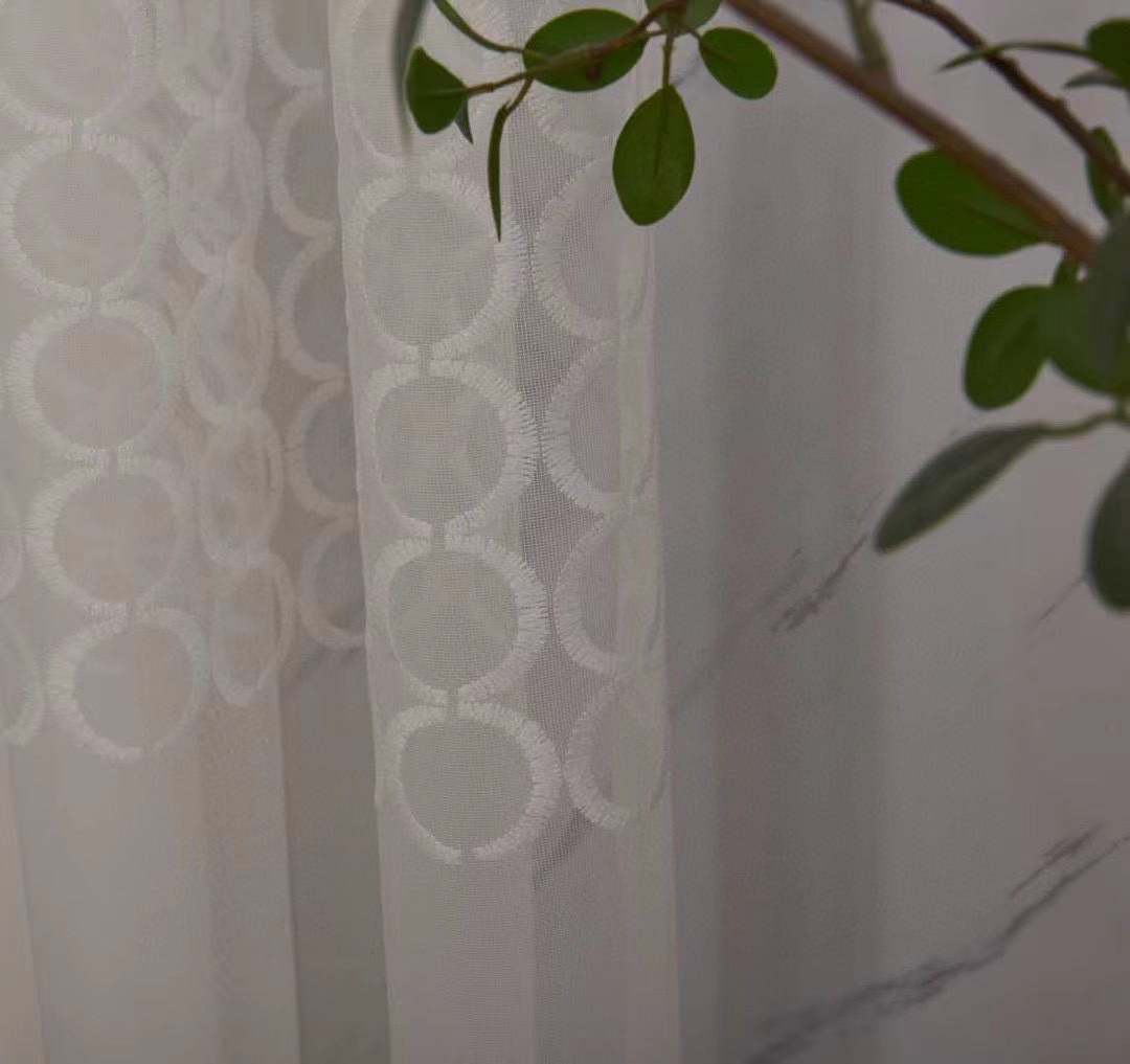 Modern light luxury circular window screen, milk silk thread grid base screen, long-lasting and attractive style Application Scenario