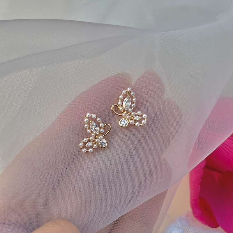 S925 Silver needle exquisite micro-inlaid gentle and sweet fairy style pearl zircon butterfly stud earrings for women Specification image