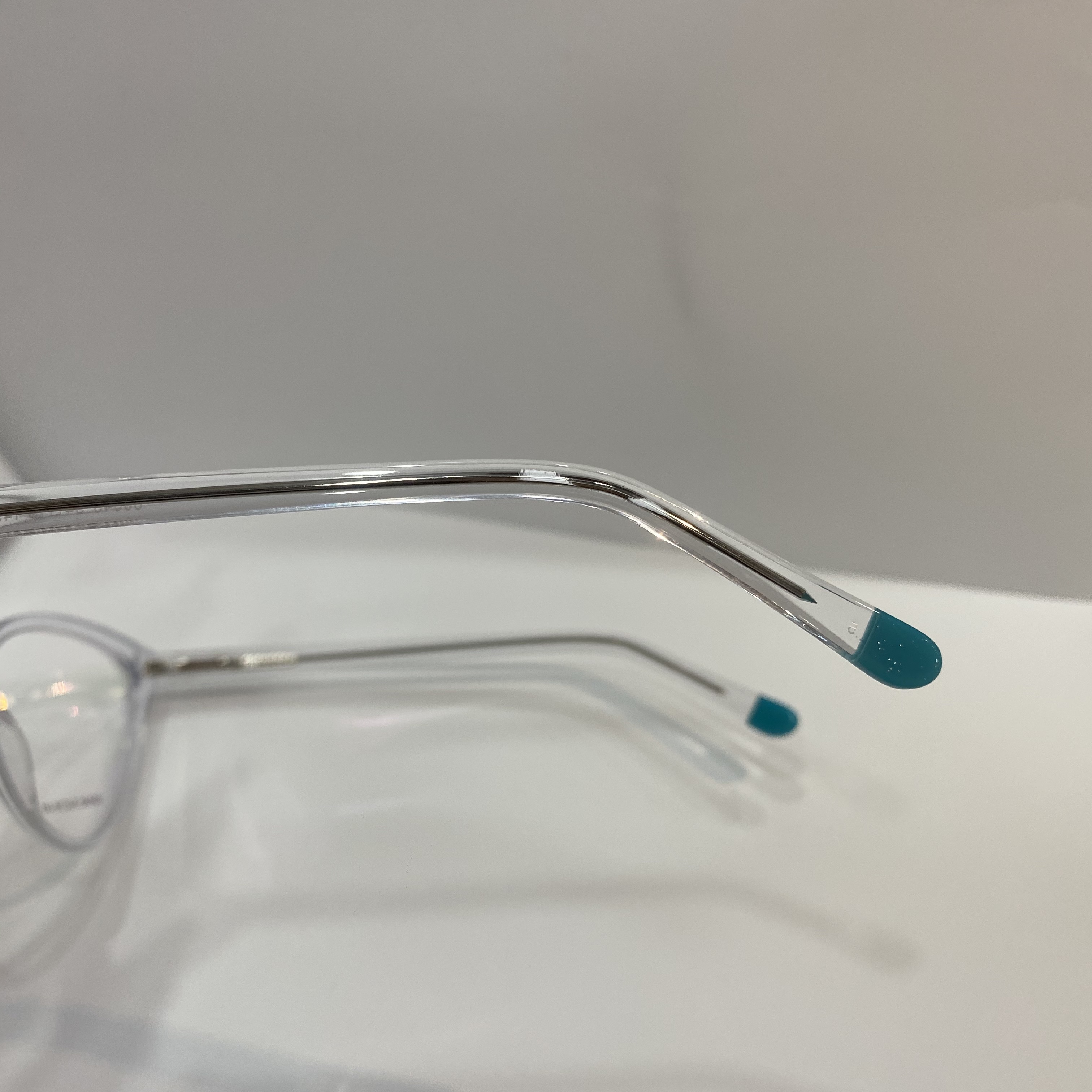 Glass plank female style translucent Specification image