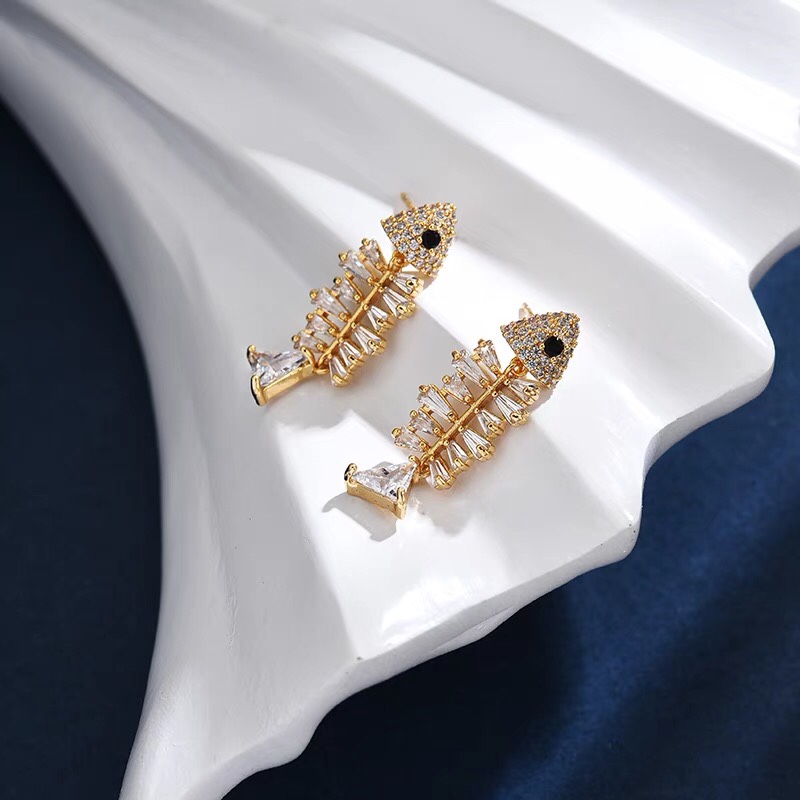 Delicate fish bone personality design French vintage elegant temperament earrings