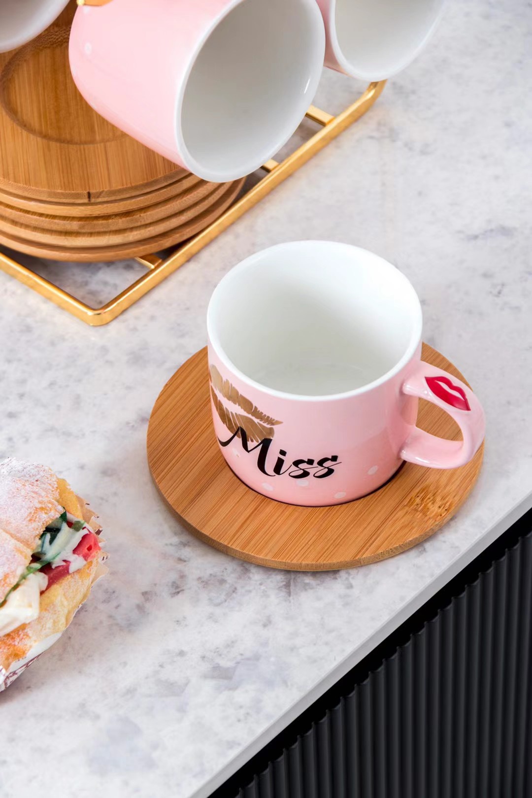 Korean and Japanese style household water cups, ceramic macarons, ceramic coffee cups and saucers, trendy Korean version of Missyou red lip print details Picture