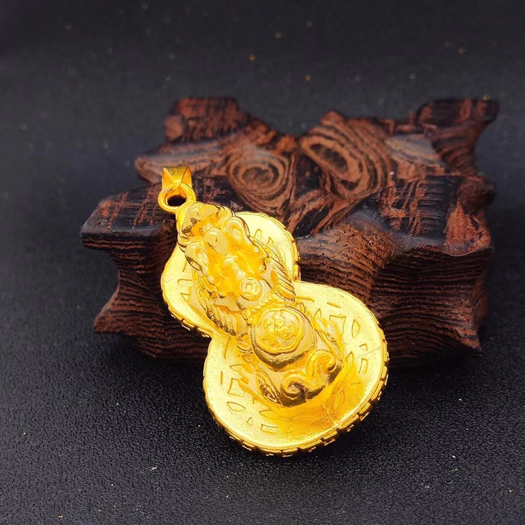 Brave pendant with sand face gourd