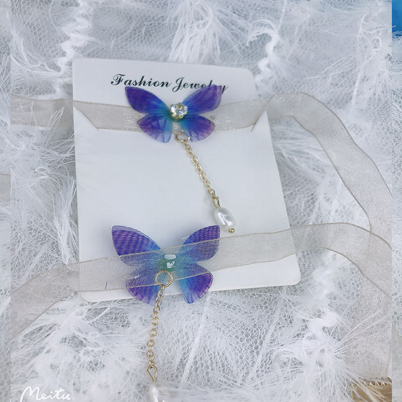 The butterfly in the dream, with a transparent gauze ribbon and glittering diamonds, is a fashionable and elegant pearl zircon short necklace Item Picture