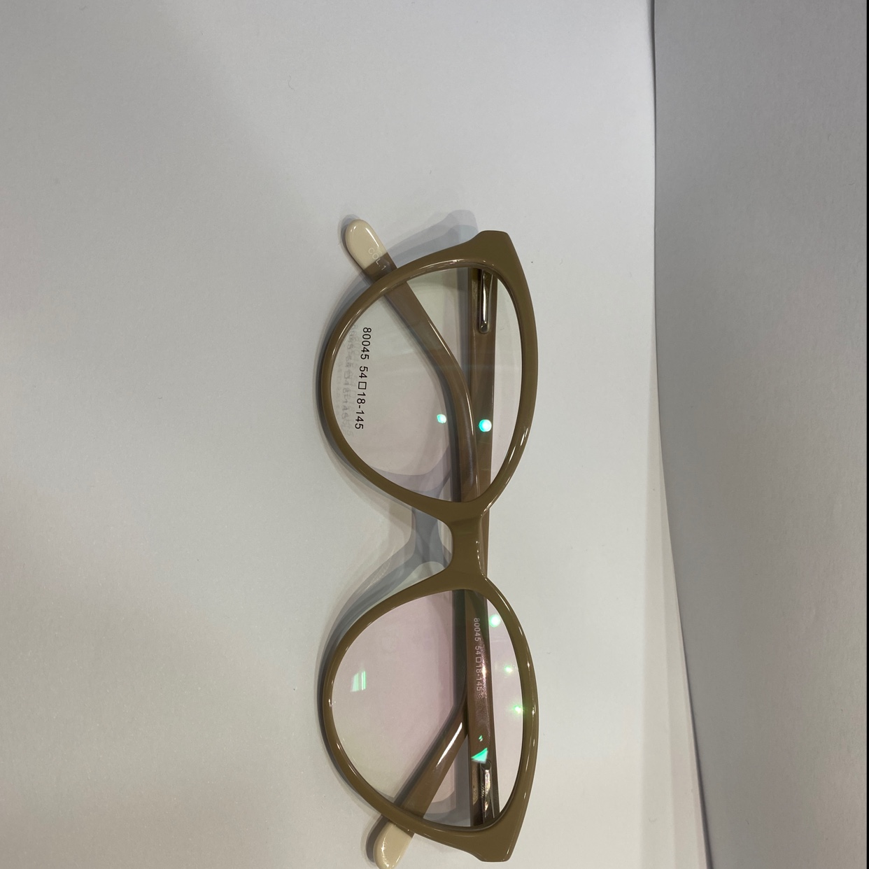 眼镜板材女款Glass plank female style khaki
产品图