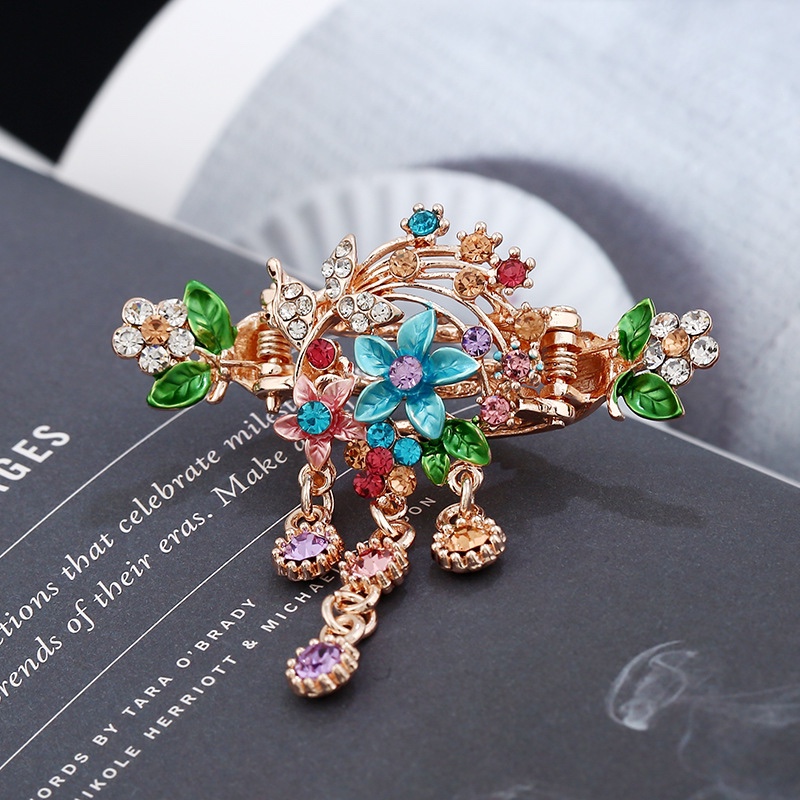Best-selling retro hair accessories, hairpins, exquisite painted flower clips, side clips, and popular updo headwear at scenic spots