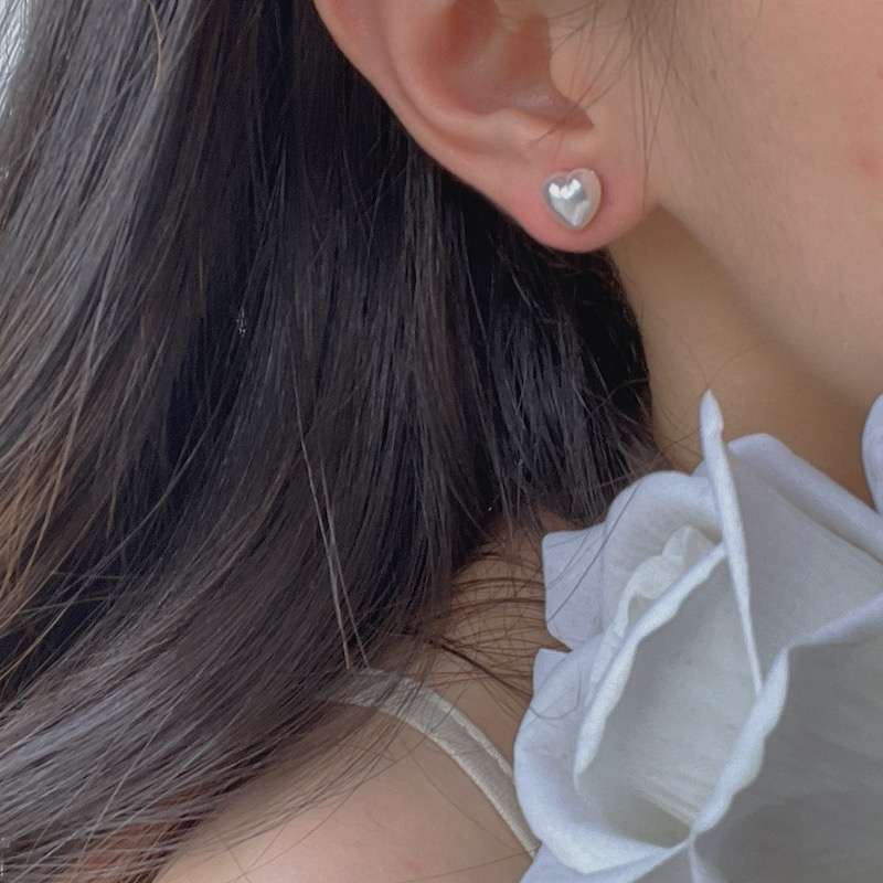 Daily versatile, retro style, imitation marbeet pearl luster s925 silver ear needles, mini heart-shaped ear studs, anti-allergy for women details Picture